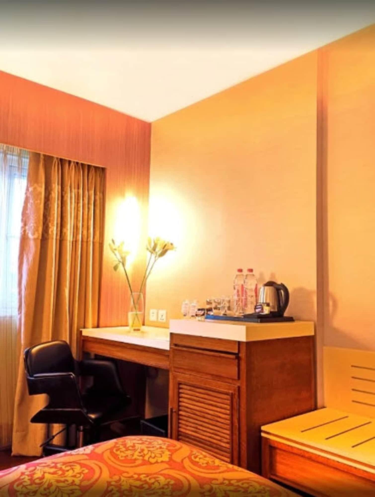 Hotel Bawa International Мумбаи Экстерьер фото