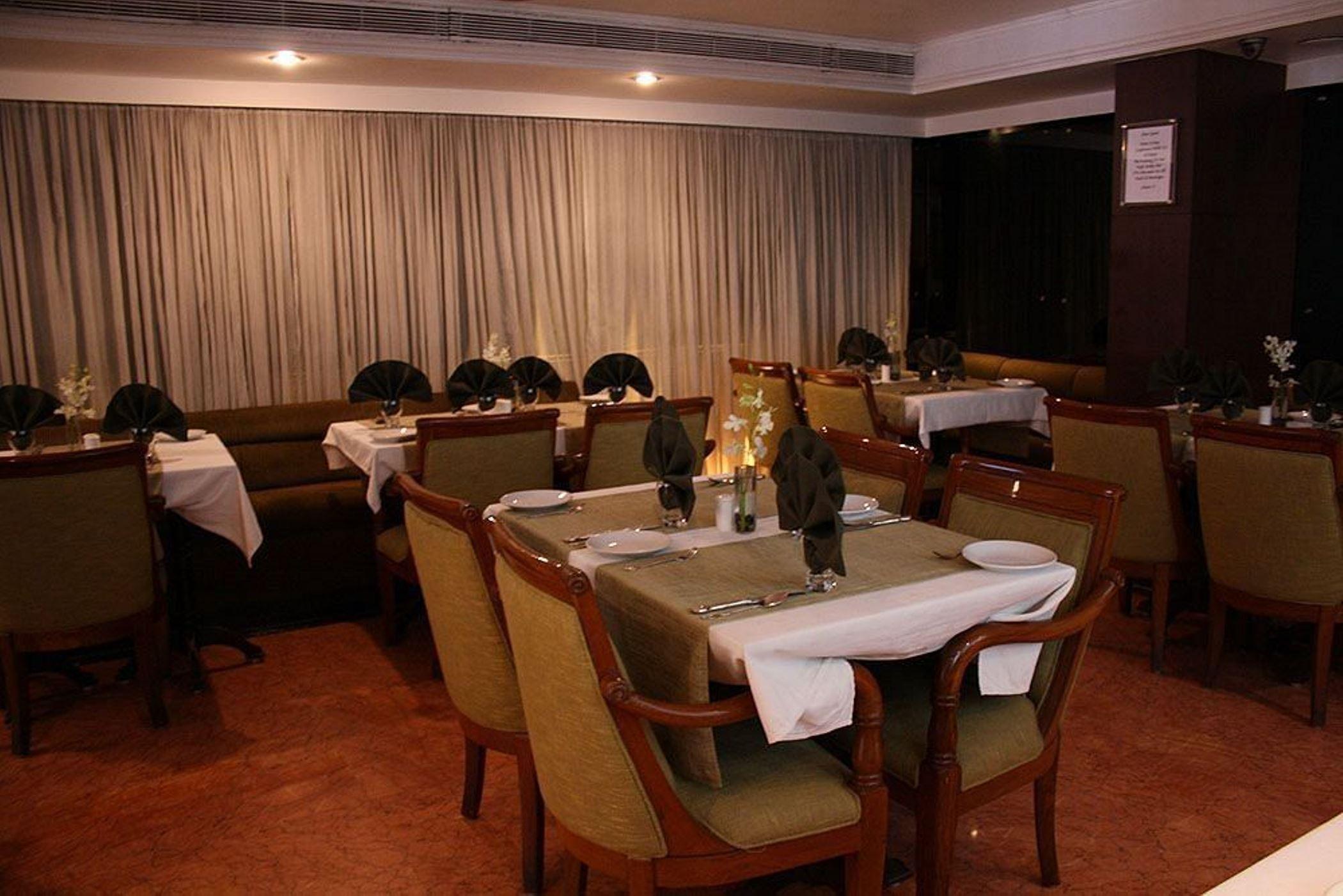 Hotel Bawa International Мумбаи Ресторан фото