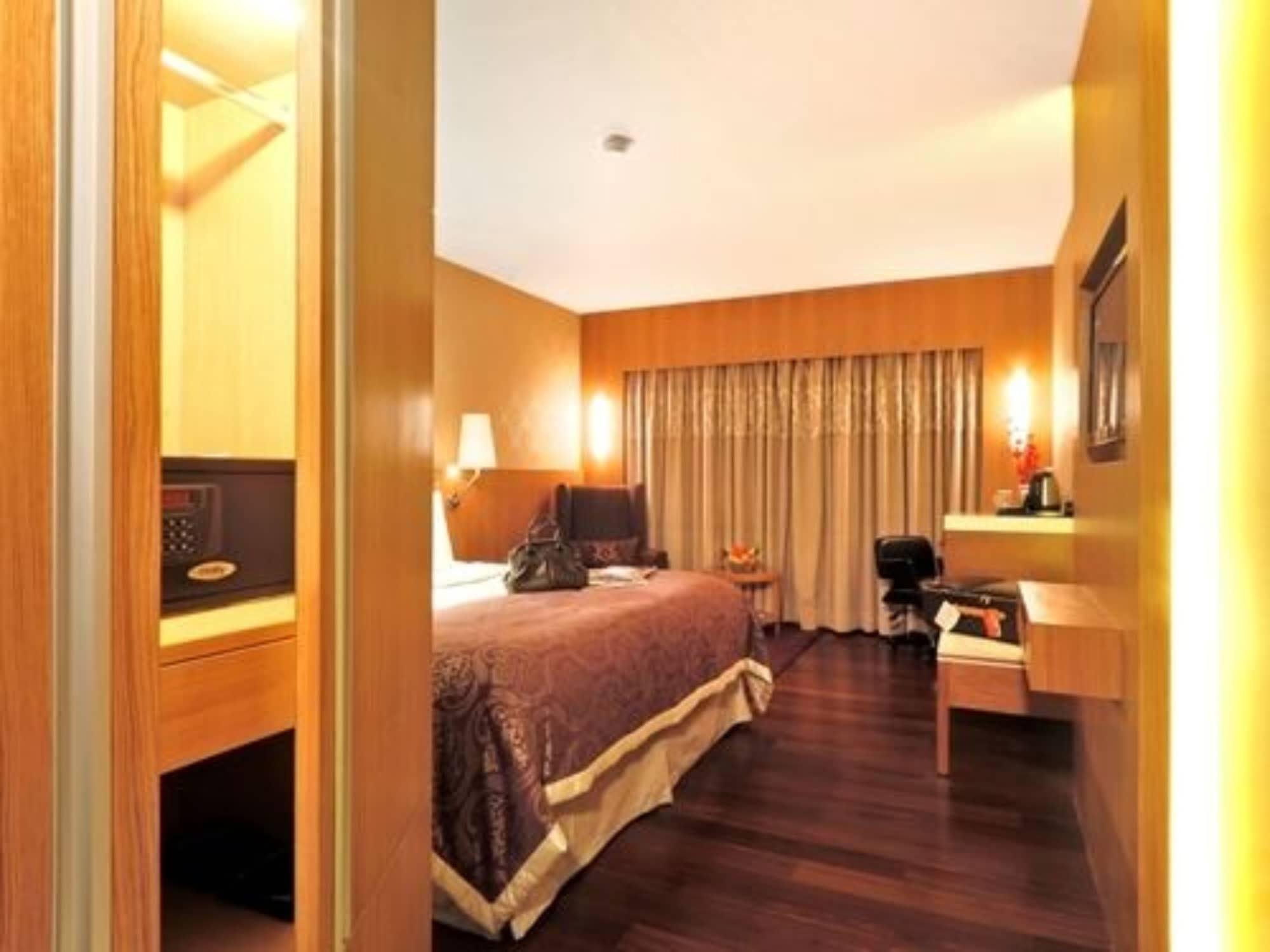 Hotel Bawa International Мумбаи Экстерьер фото