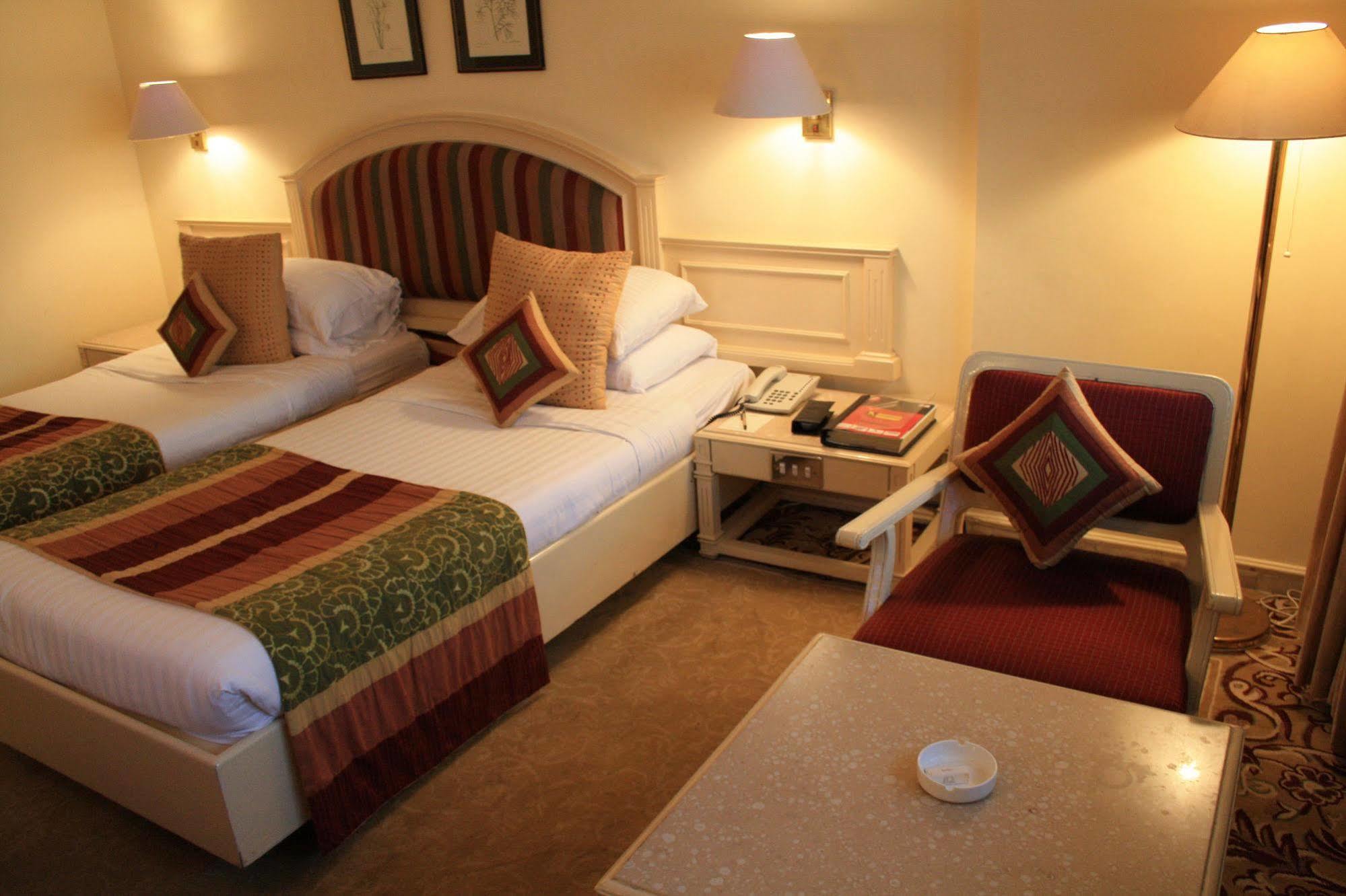Hotel Bawa International Мумбаи Экстерьер фото