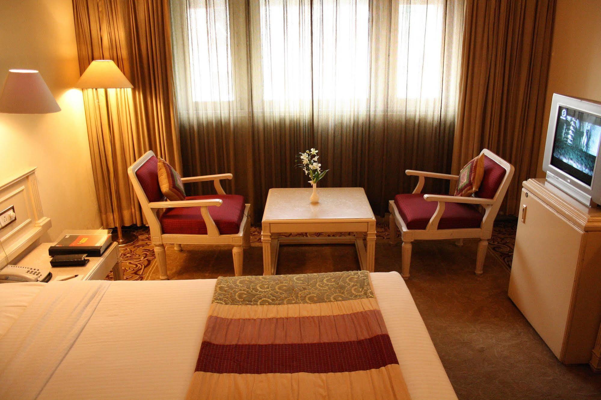 Hotel Bawa International Мумбаи Экстерьер фото