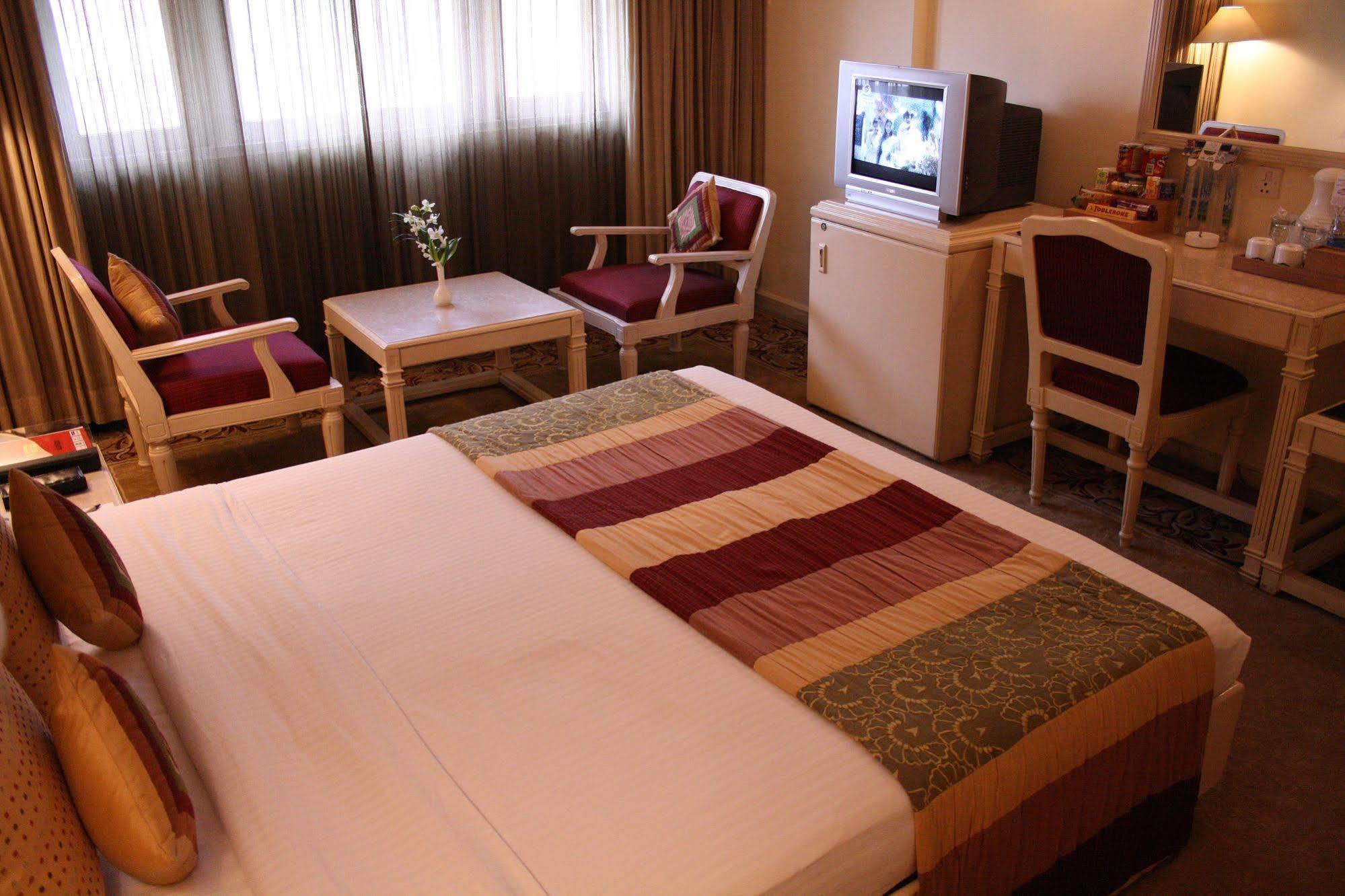 Hotel Bawa International Мумбаи Экстерьер фото