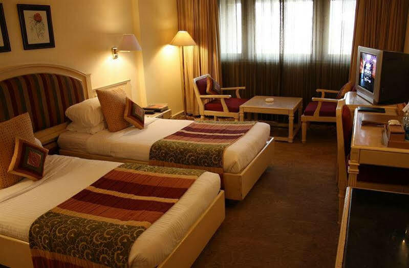 Hotel Bawa International Мумбаи Экстерьер фото